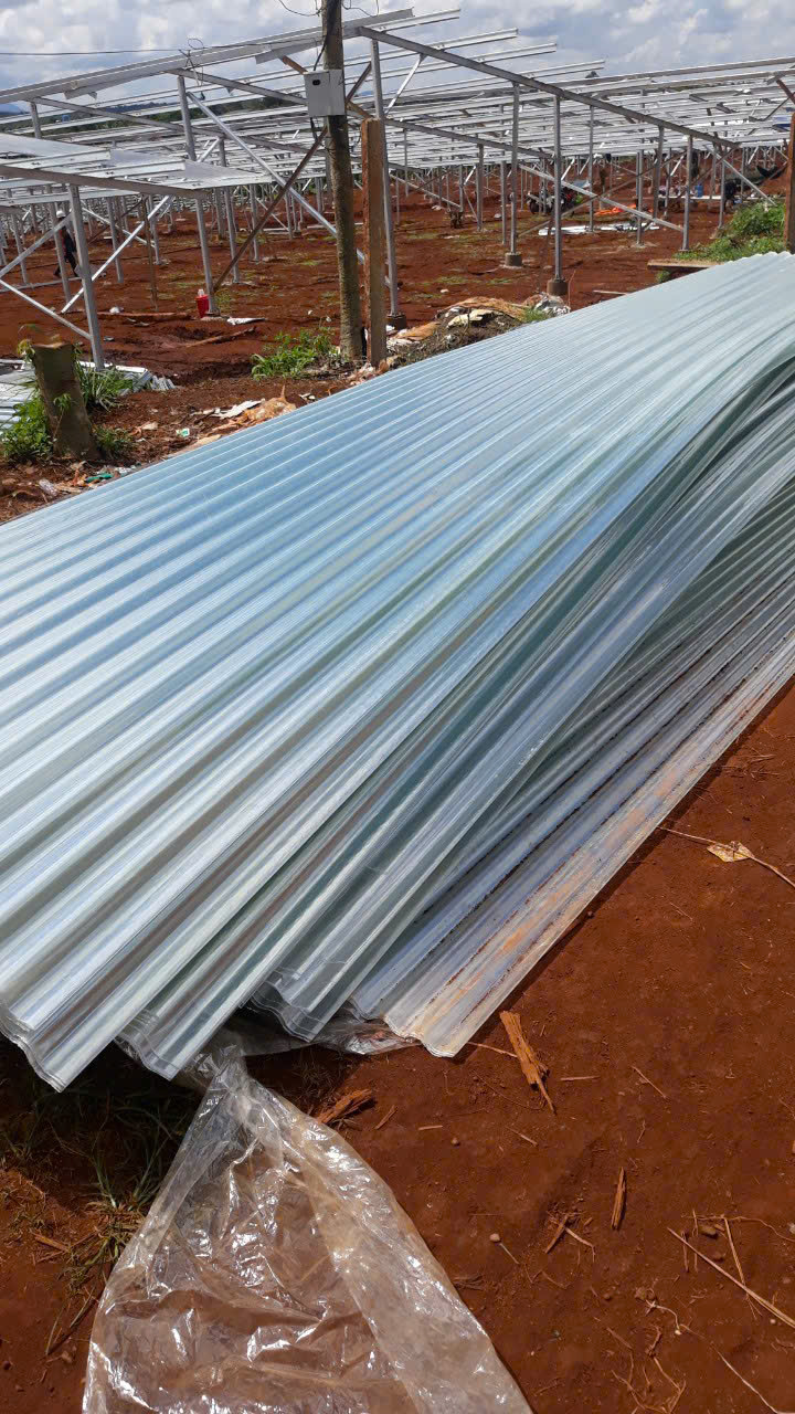 Lắp Tôn Nhựa Lấy Sáng Composite Xen Kẽ Tôn Kim Loại