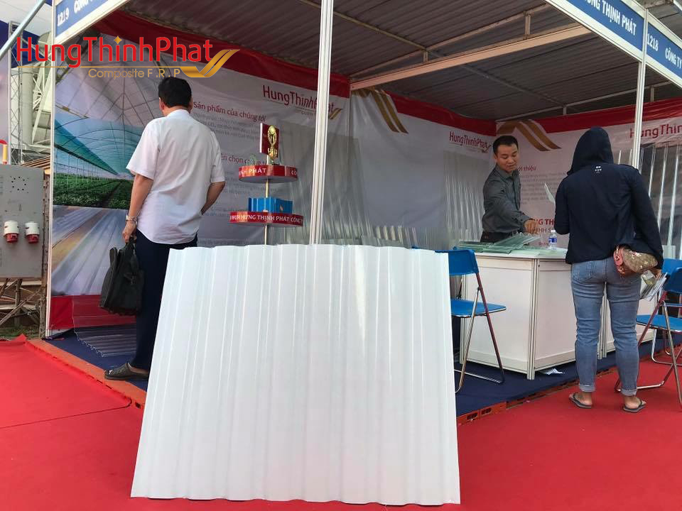 Sản phẩm tấm lợp lấy sáng Composite trưng bày tại VietBuild