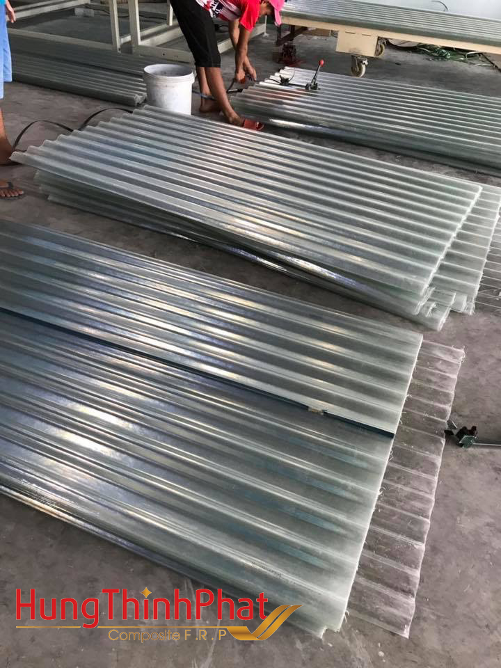 TÔN NHỰA LẤY SÁNG COMPOSITE 9 SÓNG VUÔNG KHỔ 107 CM